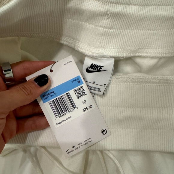 Nike sweatpants - Picture 2 of 2